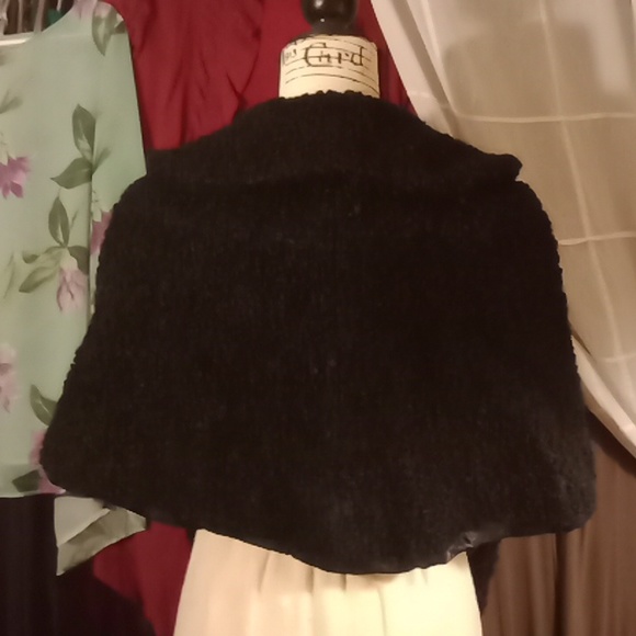 Sheered Sheep Cape - Picture 2 of 2